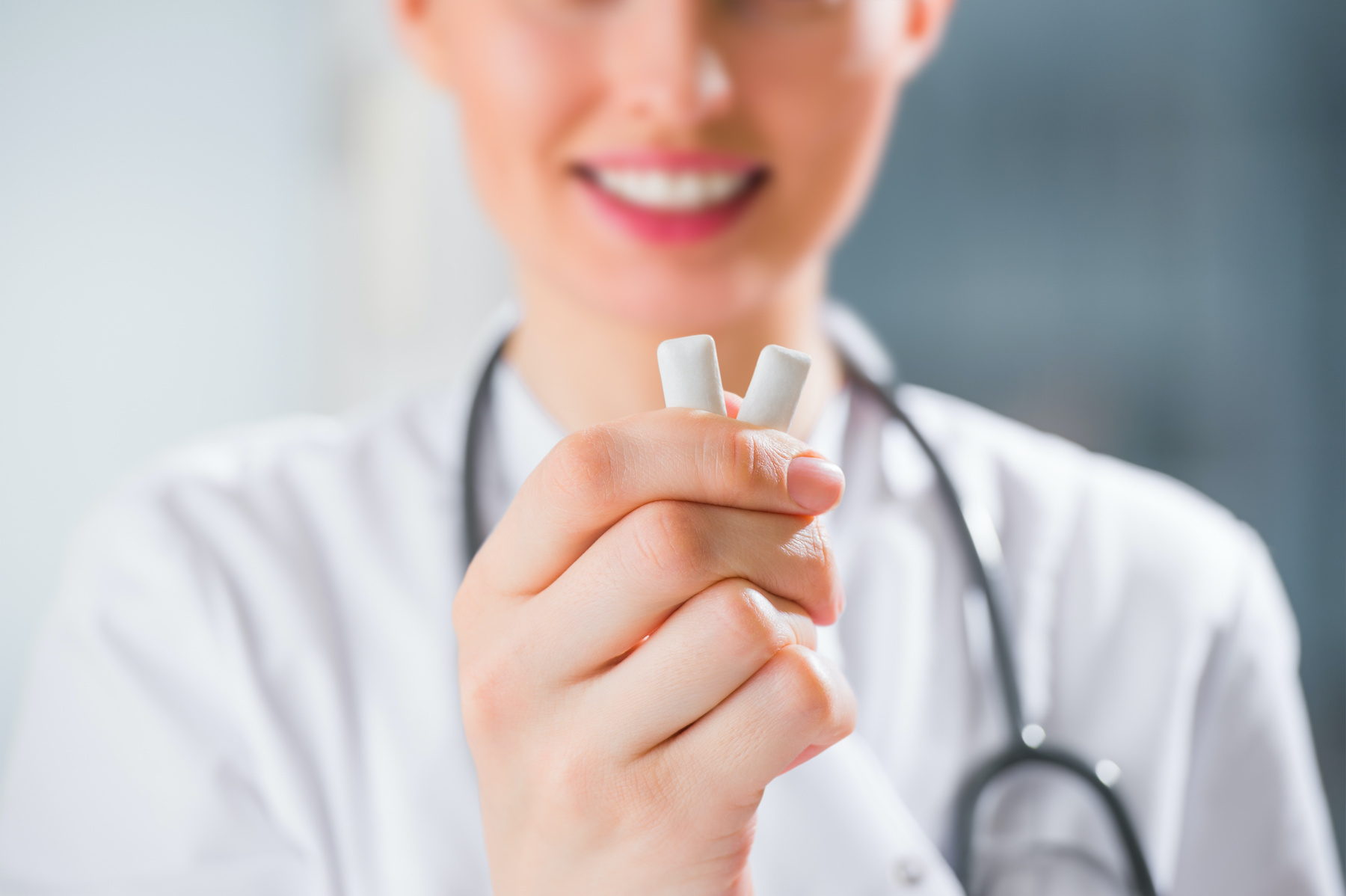 Ce chewing-gum piège les particules virales dans la salive. © Milles Studio, Adobe Stock